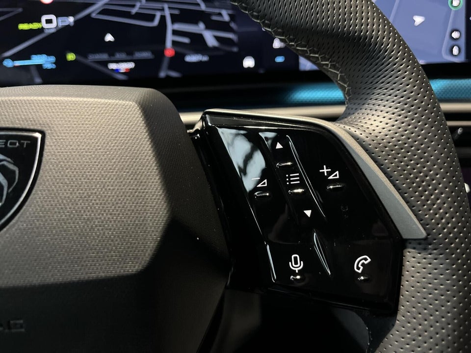 Peugeot e-3008 77 GT Pack 5d