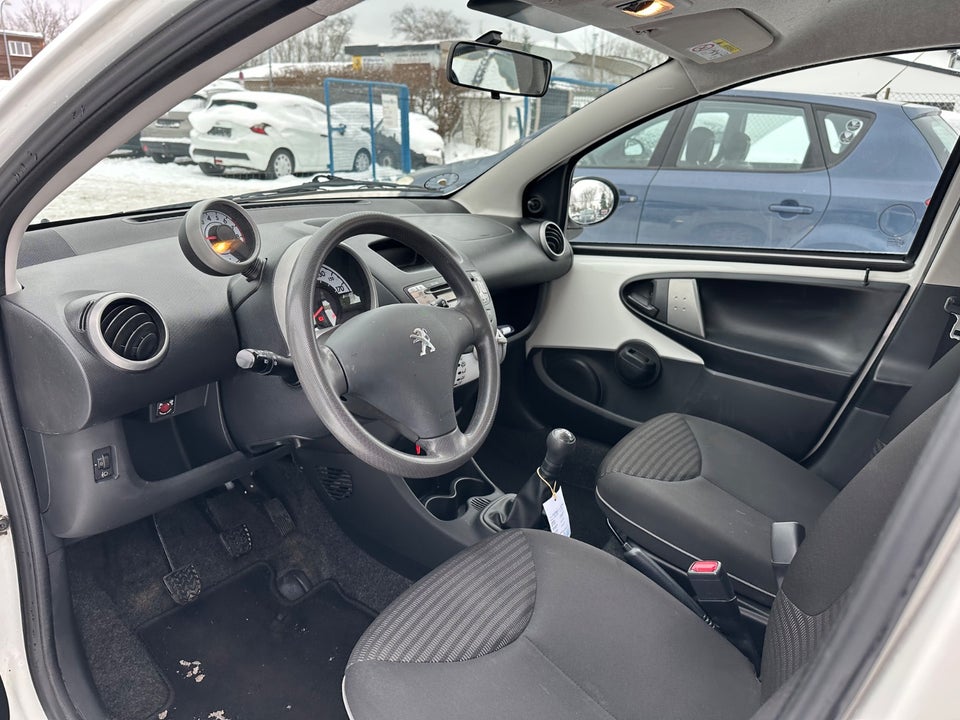 Peugeot 107 1,0 Motion White 5d