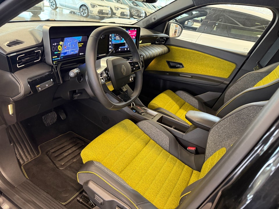 Renault 5 E-Tech 52 Iconic 5d