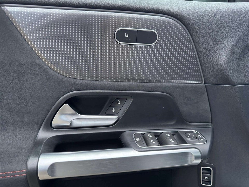 Mercedes EQB250 AMG Line 5d