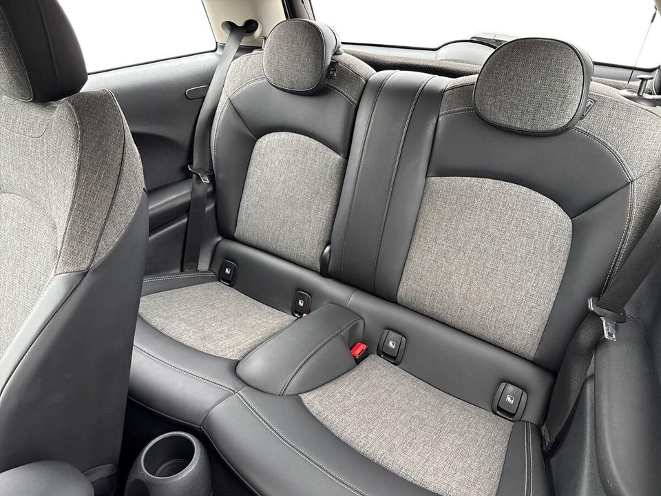 MINI Cooper SE Essential 3d