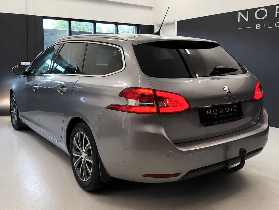 Peugeot 308 1,2 e-THP 130 Allure+ SW 5d