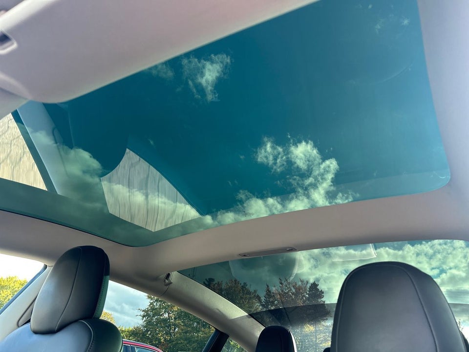 Tesla Model 3 RWD 4d