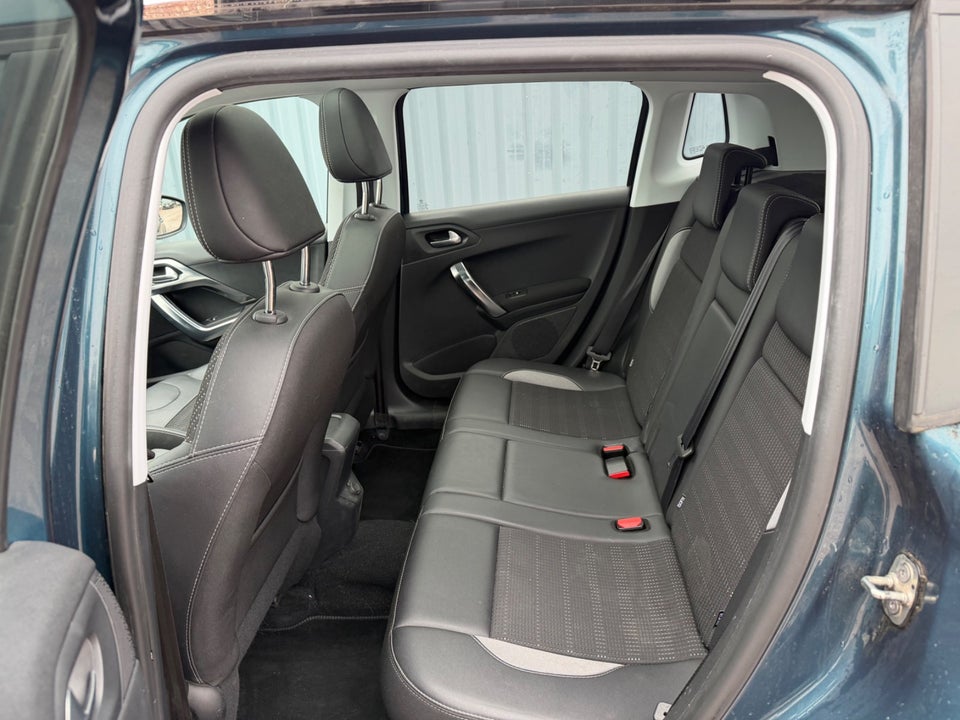 Peugeot 2008 1,6 BlueHDi 100 Desire Sky 5d