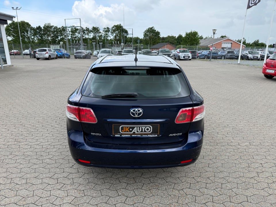 Toyota Avensis 1,6 VVT-i T1 stc. 5d