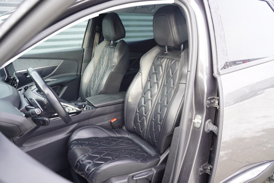 Peugeot 3008 1,6 Hybrid4 Allure Pack Limited EAT8 5d