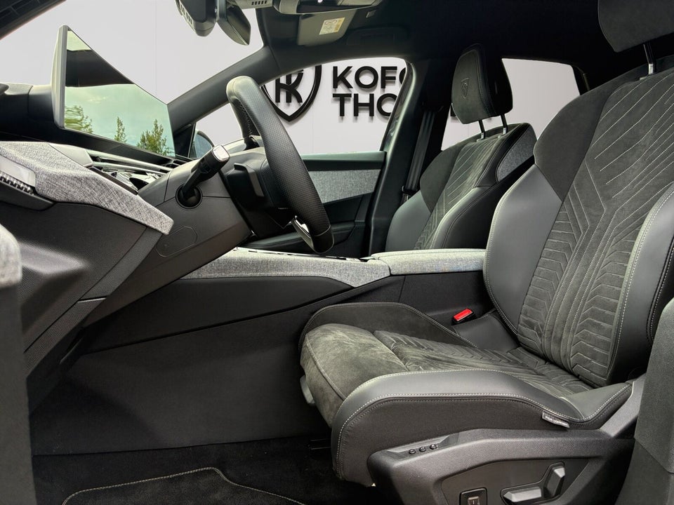 Peugeot e-3008 77 GT 5d