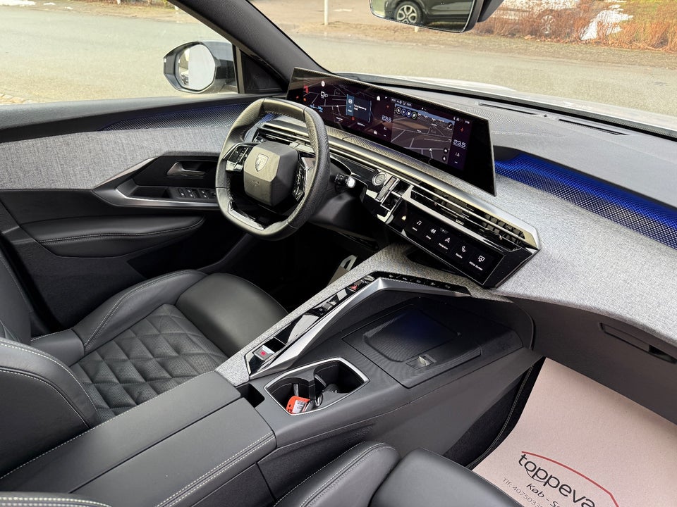 Peugeot e-3008 77 GT Pack 5d