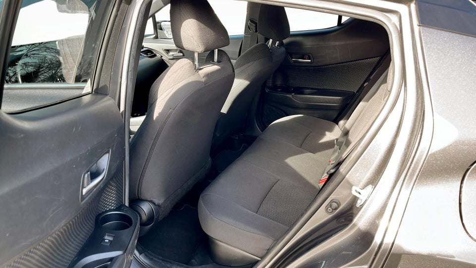 Toyota C-HR 1,8 Hybrid Selected CVT 5d