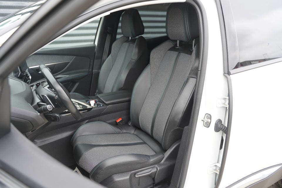 Peugeot 3008 1,6 Hybrid Allure Pack EAT8 5d