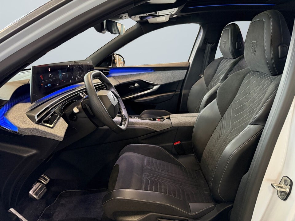 Peugeot e-3008 77 GT Pack 5d