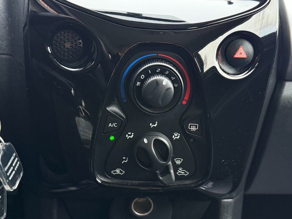 Peugeot 108 1,0 e-VTi 69 Allure 5d