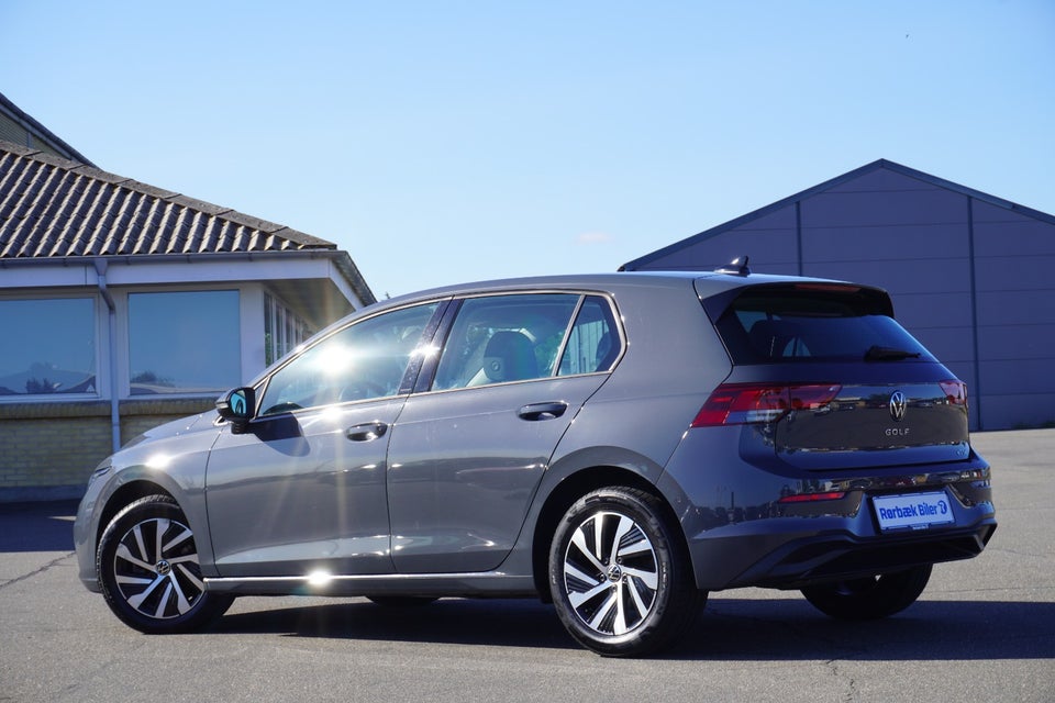 VW Golf VIII 1,5 eTSi 130 Life DSG 5d