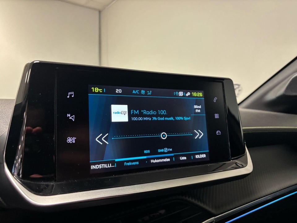 Peugeot e-208 50 GT 5d