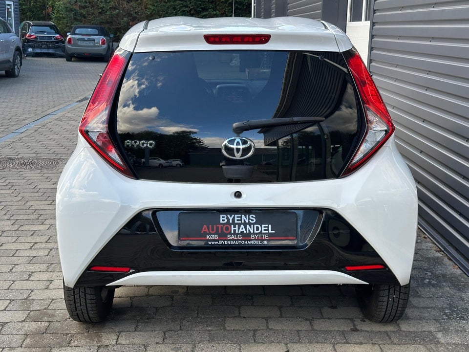 Toyota Aygo 1,0 VVT-i x-press 5d