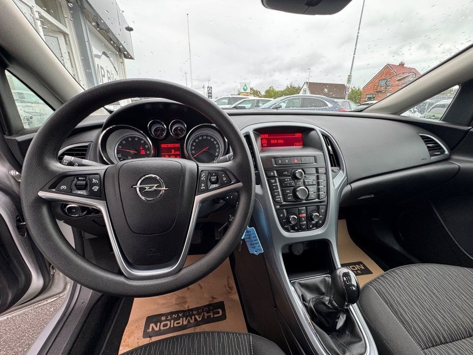 Opel Astra 1,4 T 140 Enjoy 4d