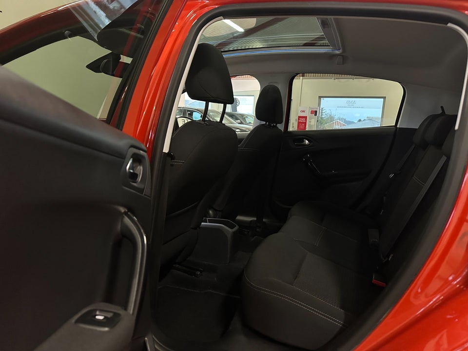 Peugeot 208 1,6 BlueHDi 100 Desire Sky 5d