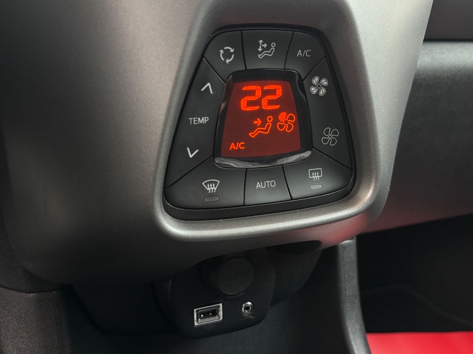 Toyota Aygo 1,0 VVT-i x-sky x-shift 5d