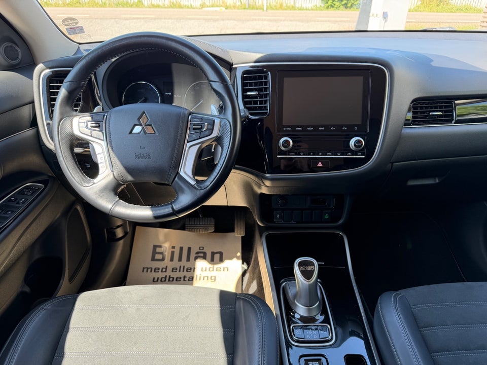 Mitsubishi Outlander 2,4 PHEV Inform CVT 4WD 5d