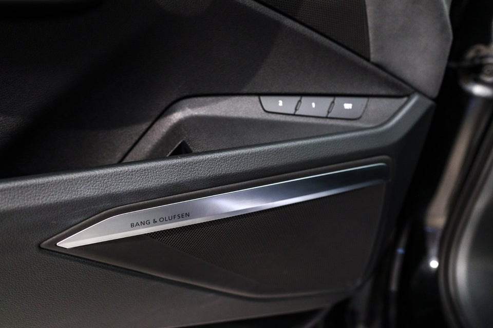 Audi Q8 e-tron 55 S-line Black Edition quattro 5d