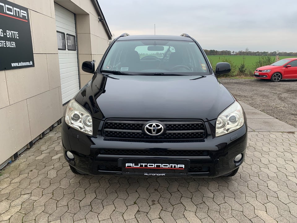 Toyota RAV4 2,0 VVT-i aut. 4x4 Van 5d