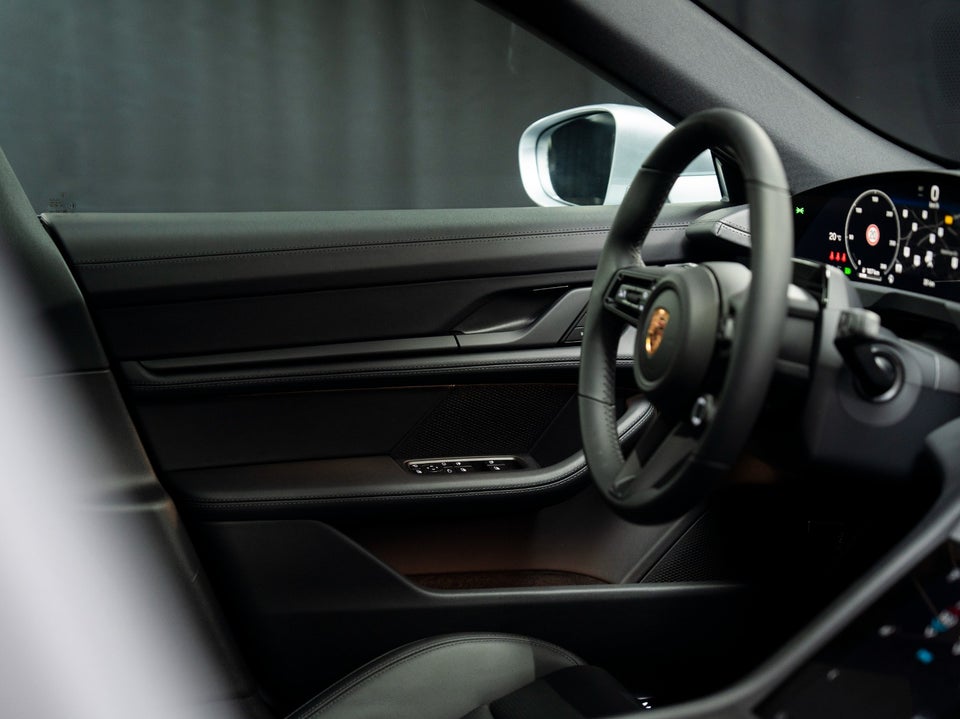 Porsche Taycan Performance+ Black Edition Sport Turismo 5d