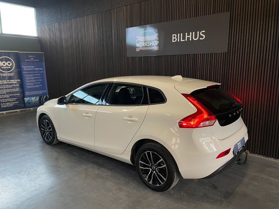 Volvo V40 2,0 D2 120 Momentum 5d