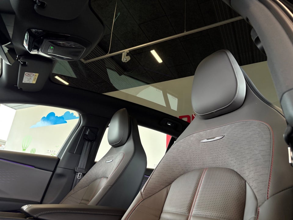Hongqi EH7 111 Exclusive 4d