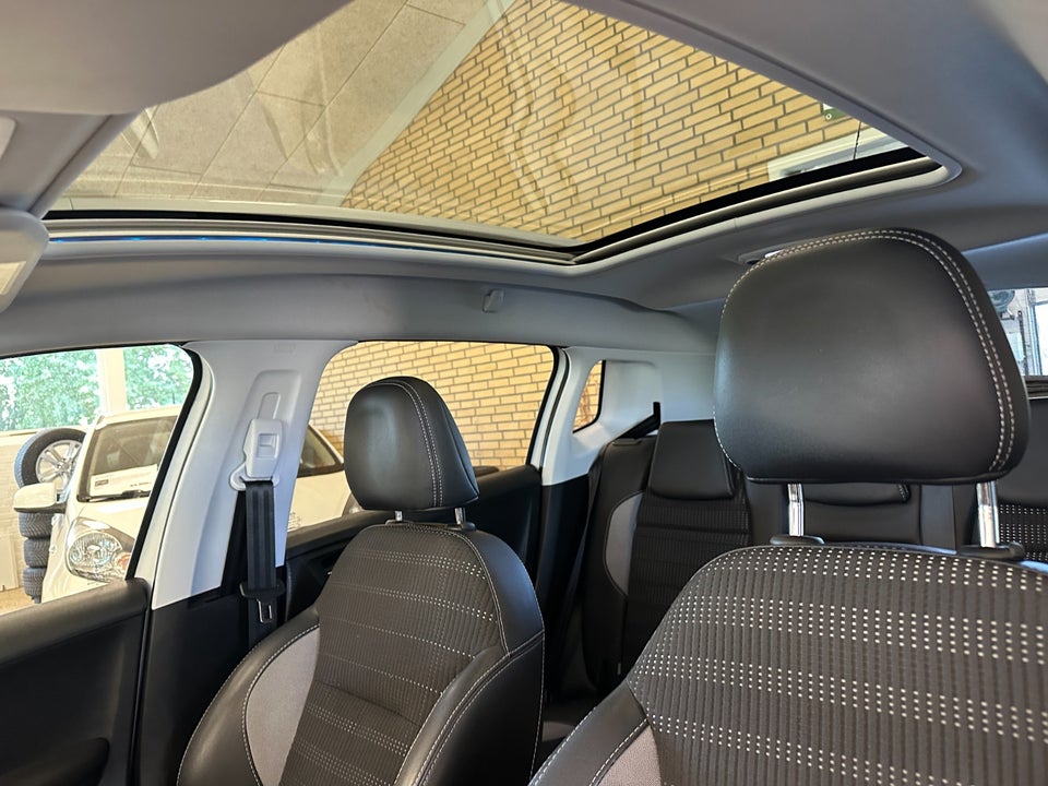 Peugeot 2008 1,2 e-THP 110 Allure Sky 5d