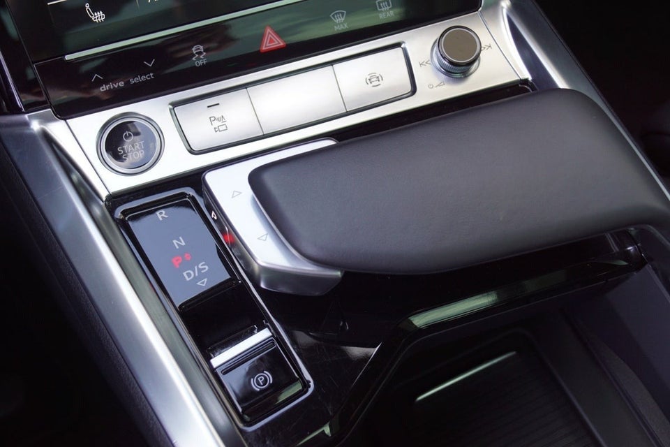 Audi Q8 e-tron 55 S-line quattro 5d