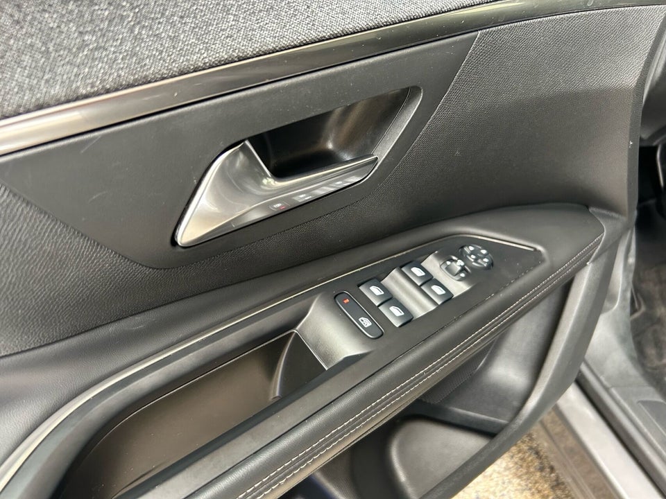 Peugeot 5008 1,2 e-THP 130 Allure 7prs 5d