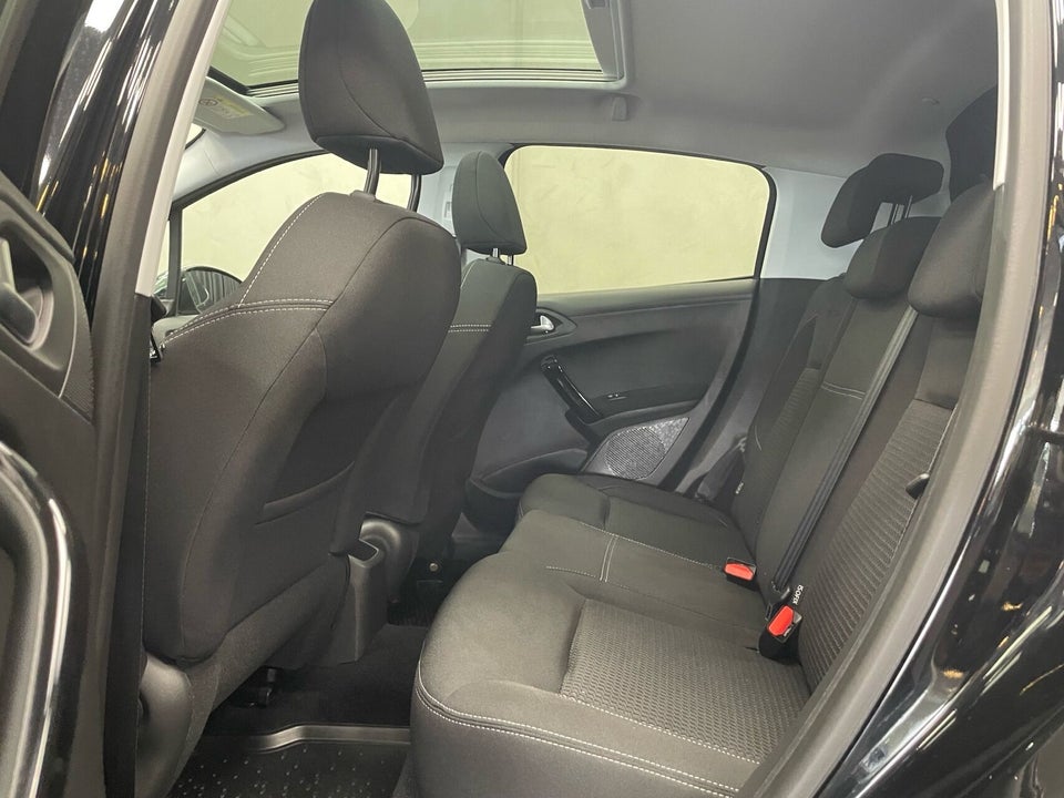 Peugeot 208 1,2 PureTech 82 Prestige 5d