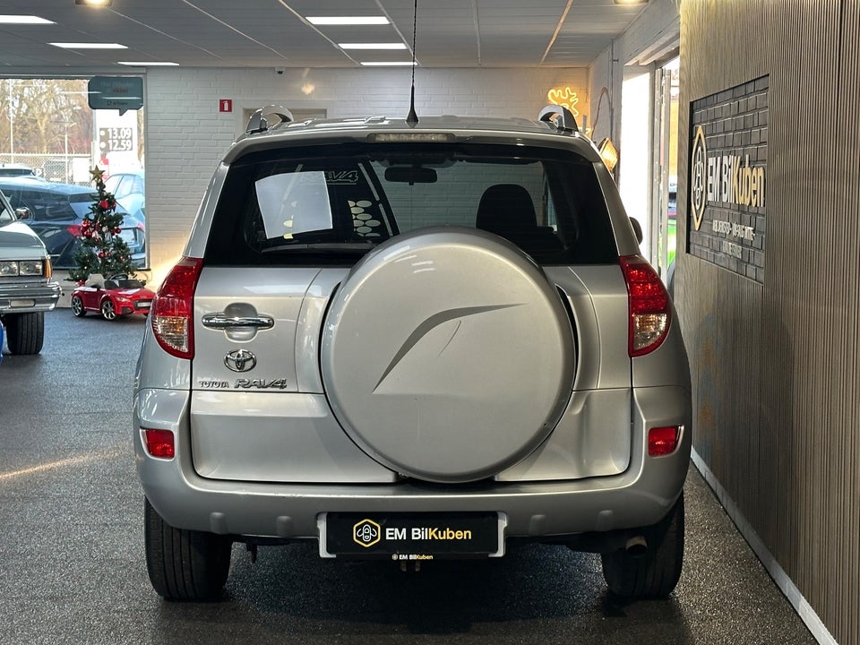 Toyota RAV4 2,2 D-4D 136 4x4 Van 5d