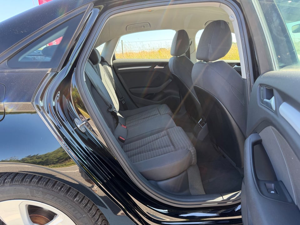 Audi A3 2,0 TDi 150 Sport S-tr. 4d