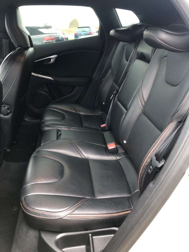 Volvo V40 CC 2,0 D2 120 Momentum 5d