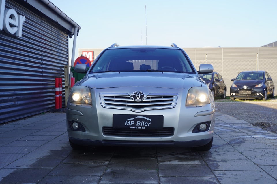 Toyota Avensis 1,8 VVT-i Elegance stc. 5d
