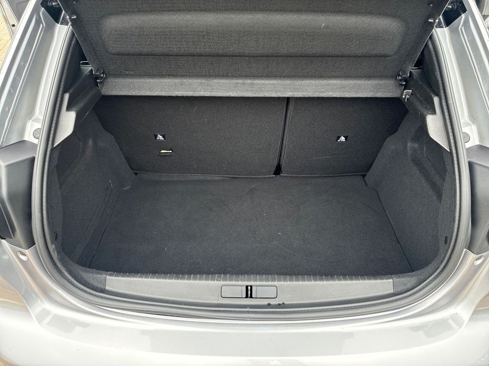 Peugeot e-208 50 GT 5d