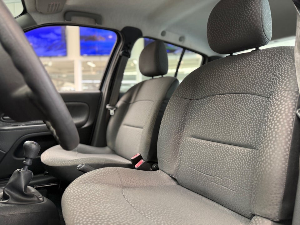 Renault Clio II 1,2 8V Storia 3d