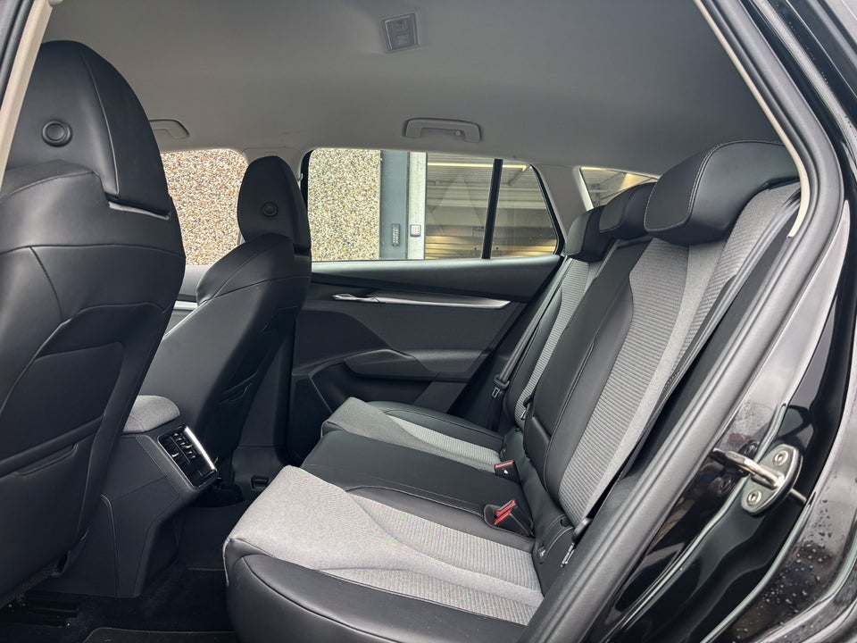 Skoda Enyaq 60 iV Loft 5d