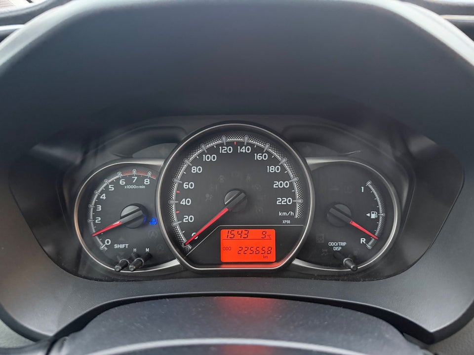 Toyota Yaris 1,3 VVT-i Skyview 5d