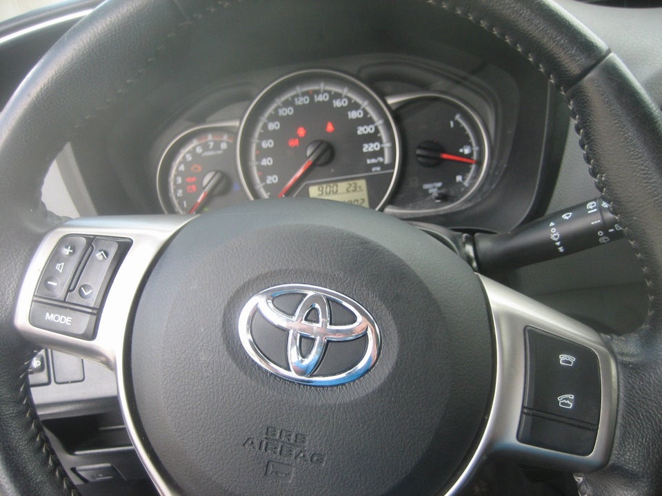 Toyota Yaris 1,0 VVT-i T2 5d