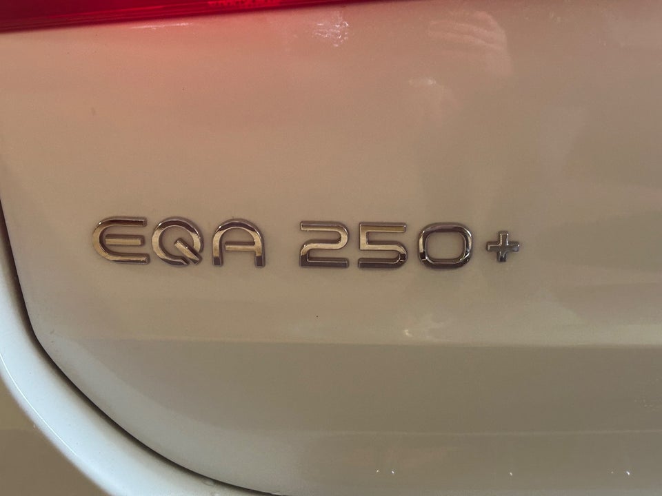 Mercedes EQA250+ Progressive 5d