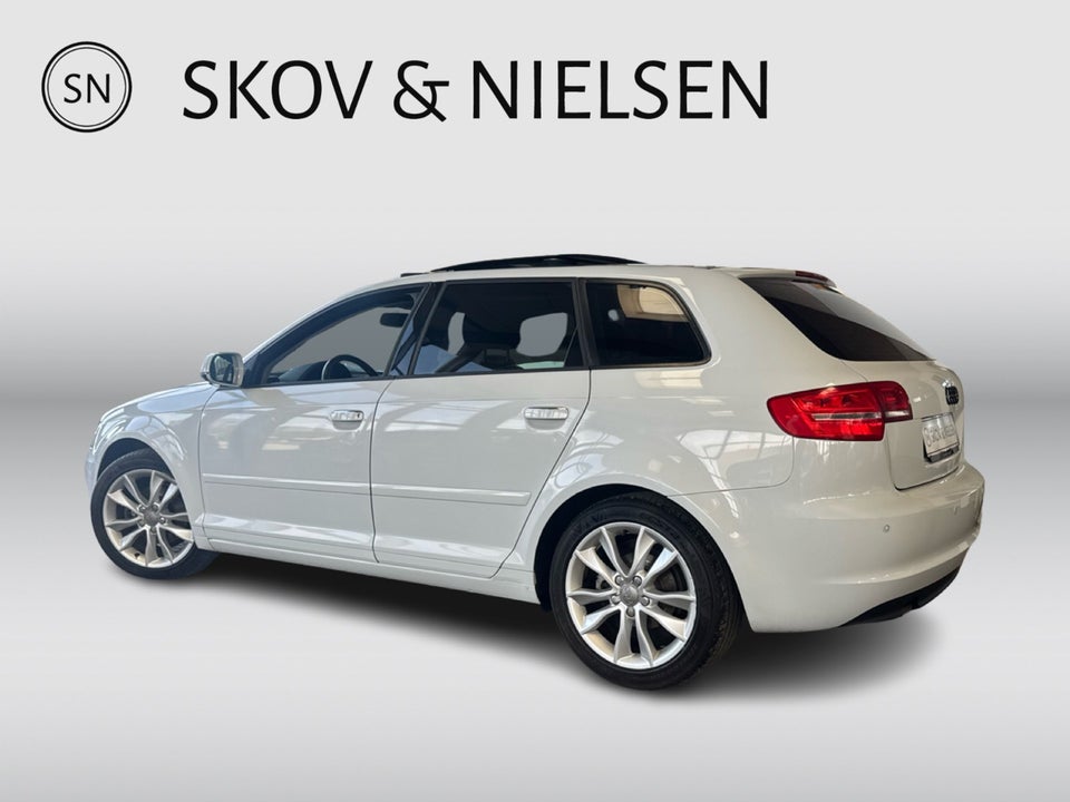 Audi A3 1,6 TDi Attraction Sportback 5d