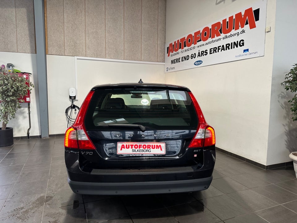 Volvo V70 2,5 T Momentum aut. 5d