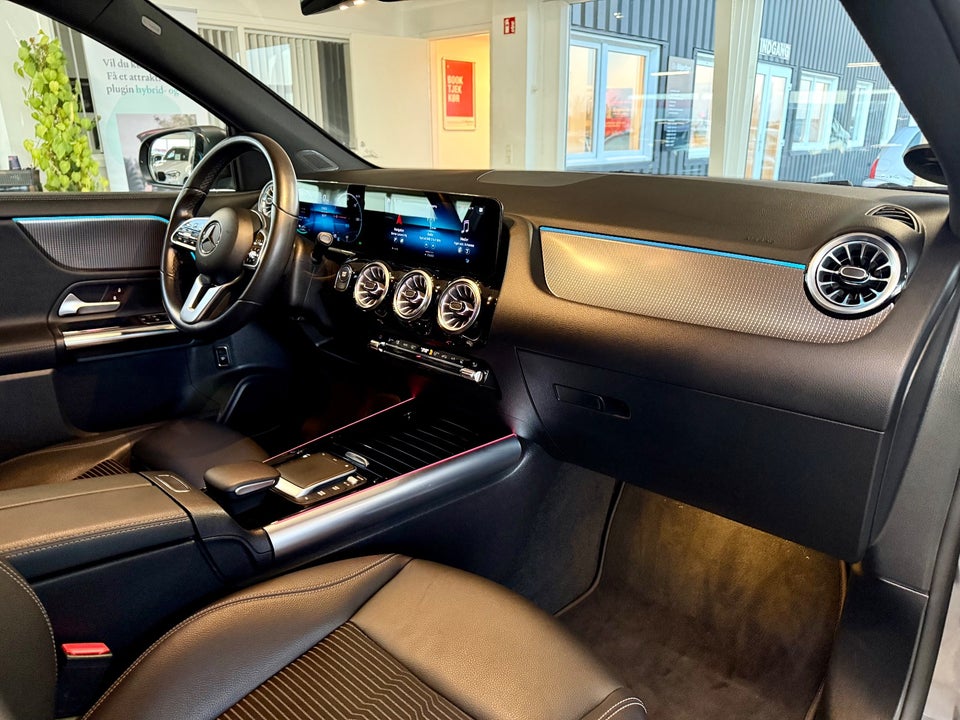 Mercedes EQA300 4Matic 5d