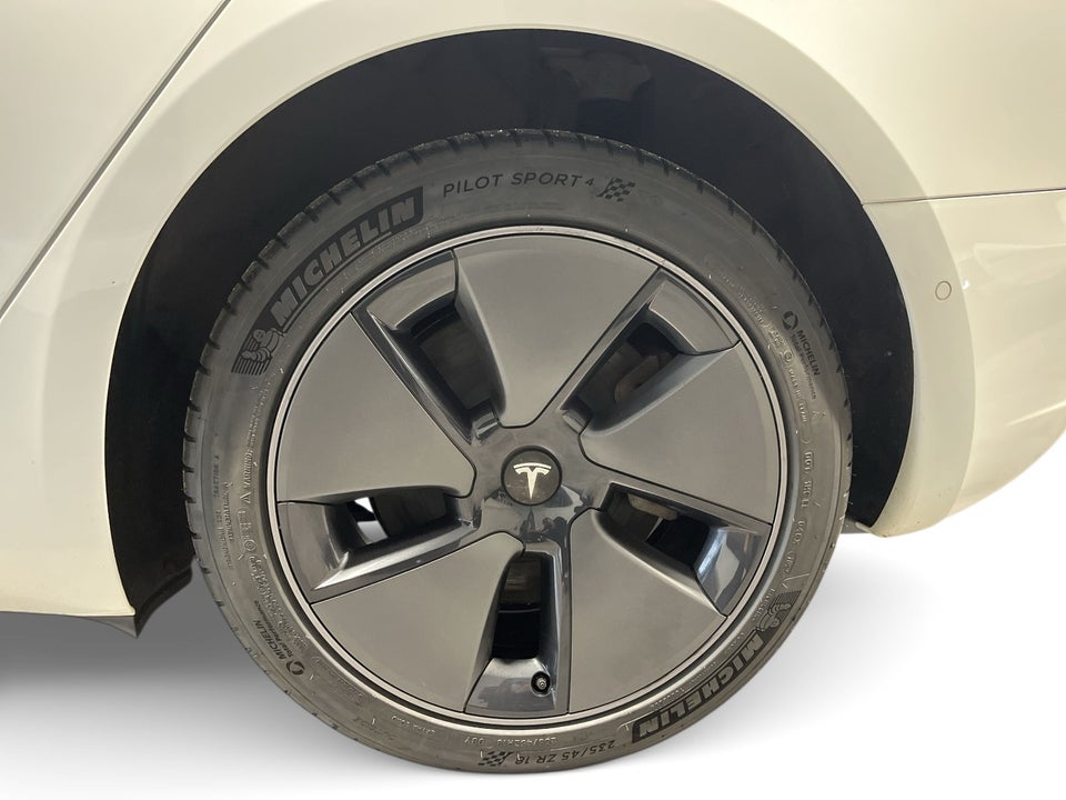 Tesla Model 3 Standard Range+ RWD 4d