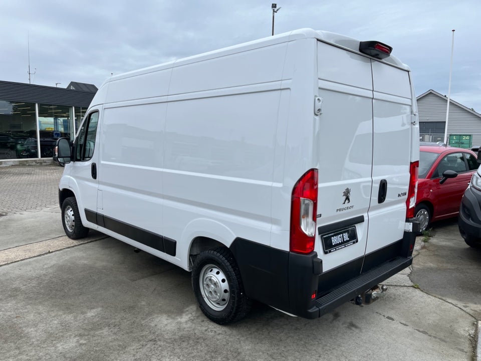 Peugeot Boxer 333 2,2 BlueHDi 140 L2H2 Premium