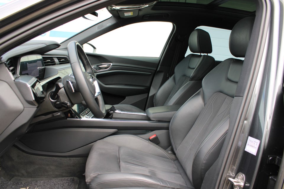 Audi Q8 e-tron 50 S-line quattro 5d
