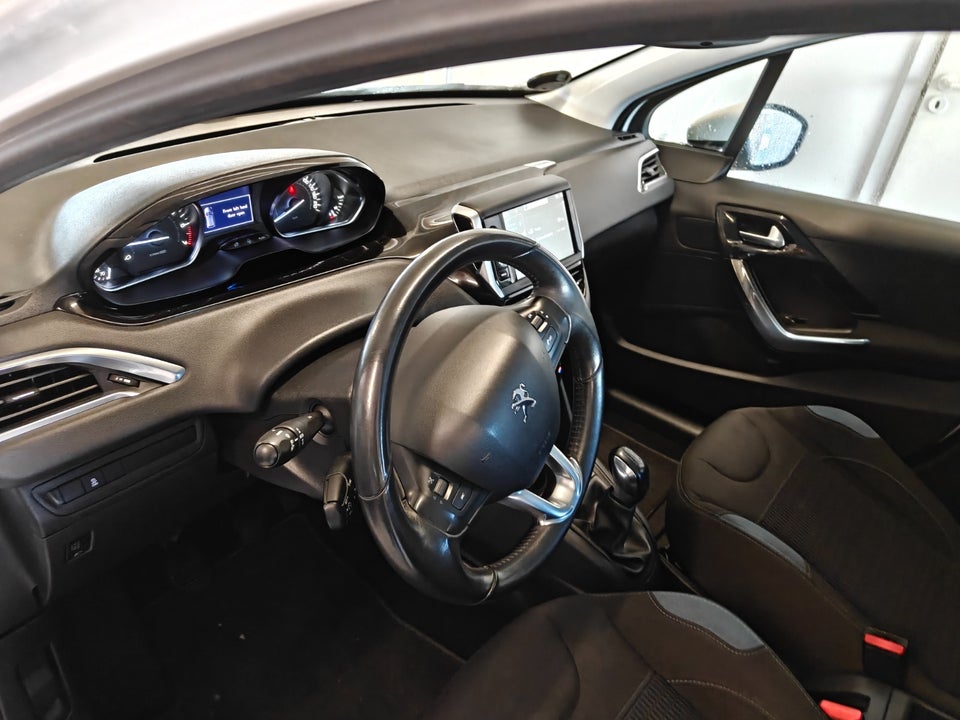 Peugeot 208 1,2 VTi Allure 5d