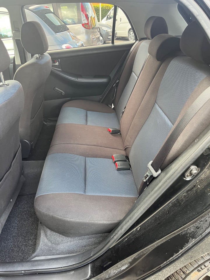 Toyota Corolla 1,6 Luna 5d
